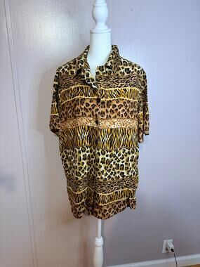 Studio C women’s Safari Animal print short sleeve button up top size 20